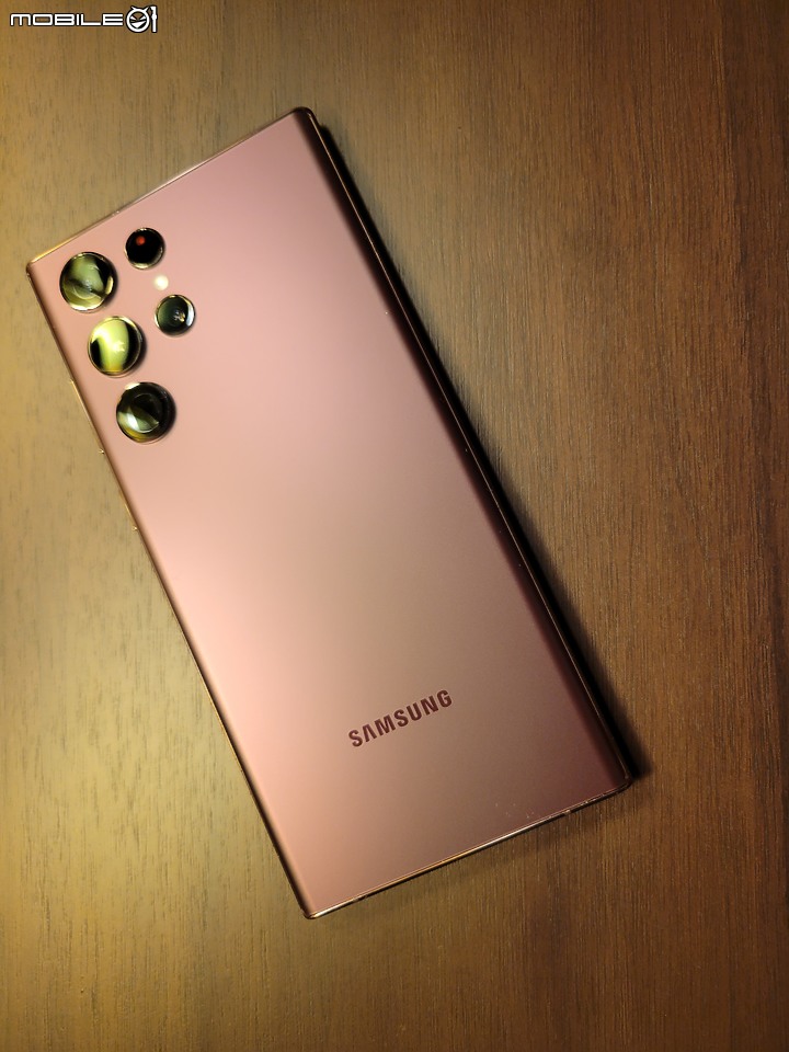 Samsung Galaxy S22 Ultra 夜幕紅開箱！實拍照片分享！