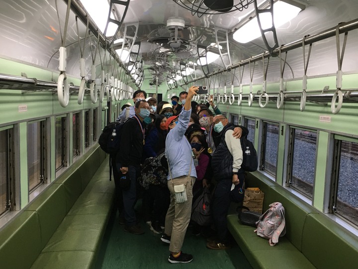 藍皮解憂號觀光列車(台東-枋寮)騎遊金崙