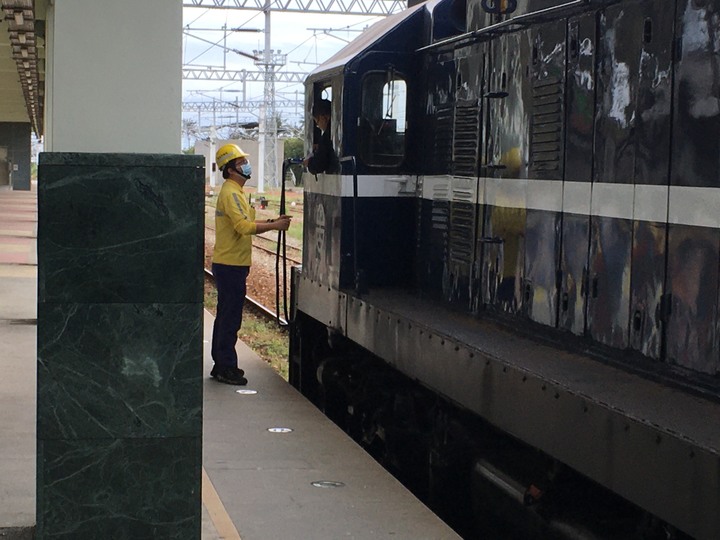 藍皮解憂號觀光列車(台東-枋寮)騎遊金崙