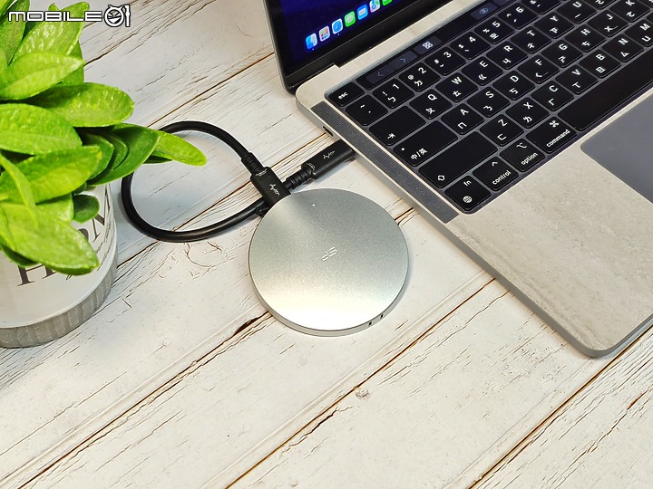「 Mac配件 」Avier CLASSIC USB4 傳輸線開箱實測 – 高速傳輸、百瓦充電、還支援影像傳輸