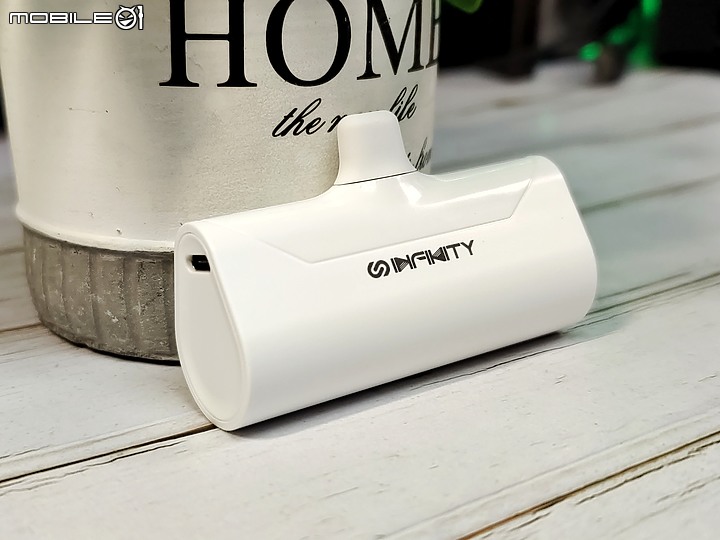 「 開箱 」iPhone專屬行動電源開箱 – infinity P60 迷你行動電源實測,出門從此無需帶線