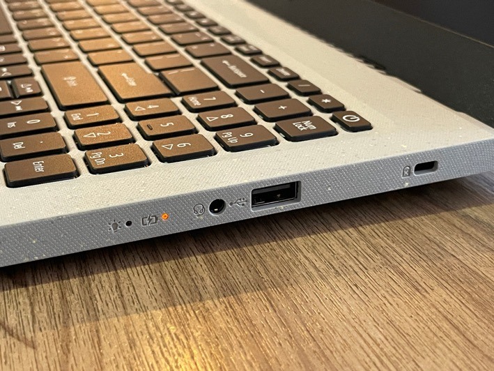 綠色環保材質!ACER Aspire Vero i5開箱
