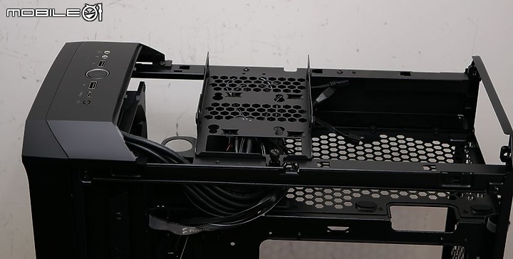 緊湊機身進化，空冷高階機殼首選 FD Torrent compact 雙面黑玻璃