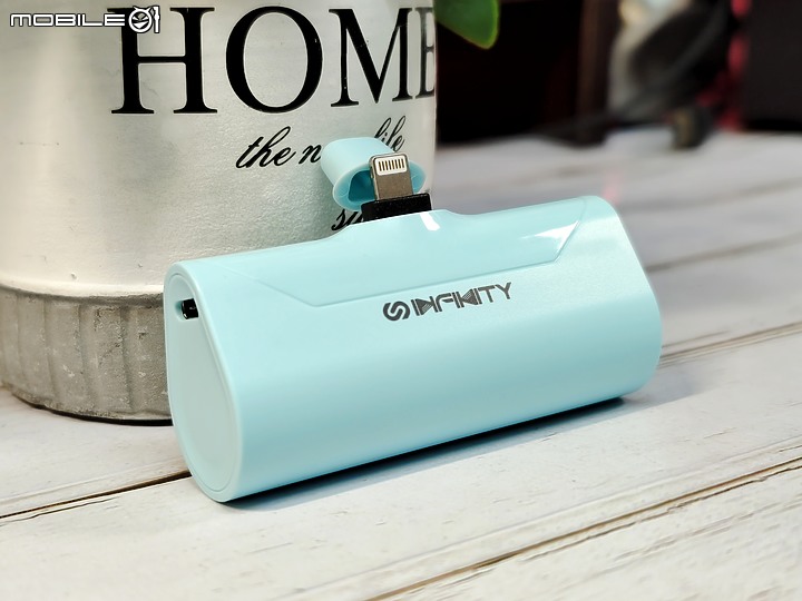 「 開箱 」iPhone專屬行動電源開箱 – infinity P60 迷你行動電源實測,出門從此無需帶線