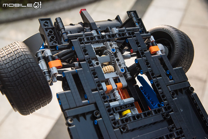【樂高開箱】LEGO 42141 McLaren F1 Race Car,大比例就是香!