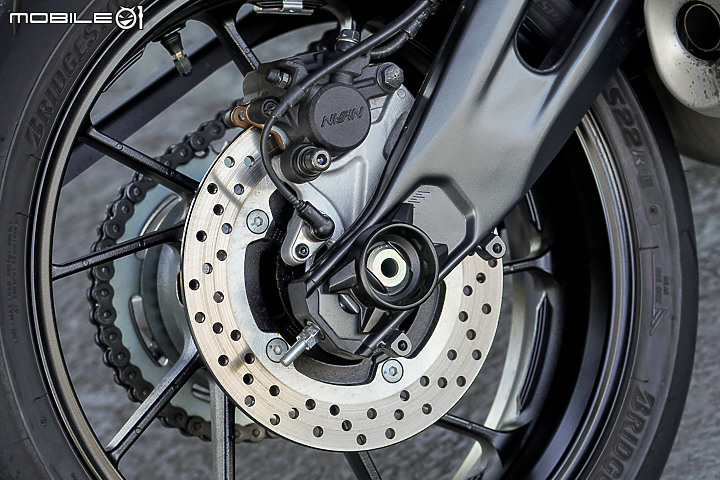 YAMAHA YZF-R7 試駕｜正統賽道騎乘設定 雙缸也能有樂趣
