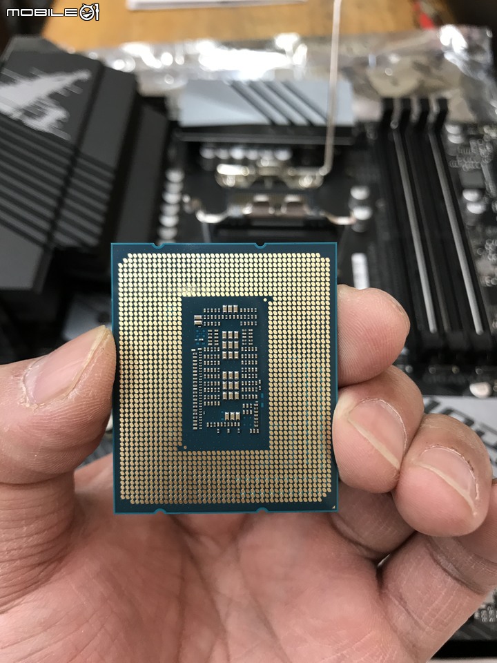 點我看大圖 技嘉Z690M AORUS ELITE DDR4 滿滿的Gen4SSD 3插槽 雞排主機板 簡單開箱