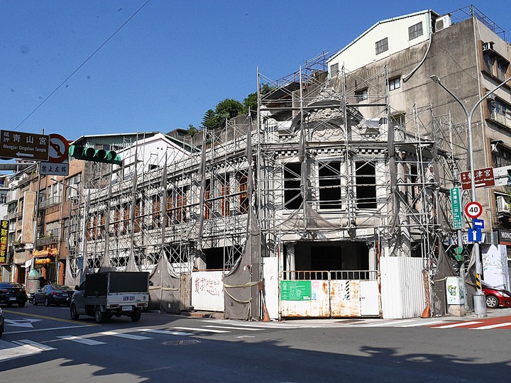 艋舺青山宮、朝北醫院、艋舺清水巖、萬華區史展示中心 — 艋舺市街散步之二