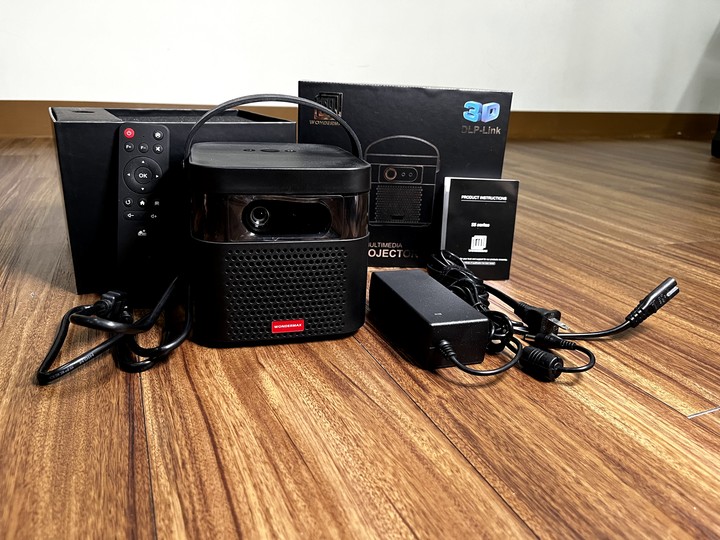 露營 & 追劇神器???－【WONDERMAX】SS5 音質系智慧型微投影機