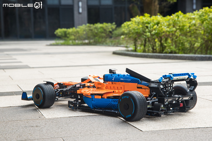 【樂高開箱】LEGO 42141 McLaren F1 Race Car,大比例就是香!