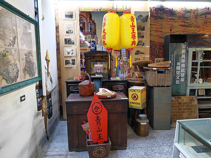 艋舺青山宮、朝北醫院、艋舺清水巖、萬華區史展示中心 — 艋舺市街散步之二
