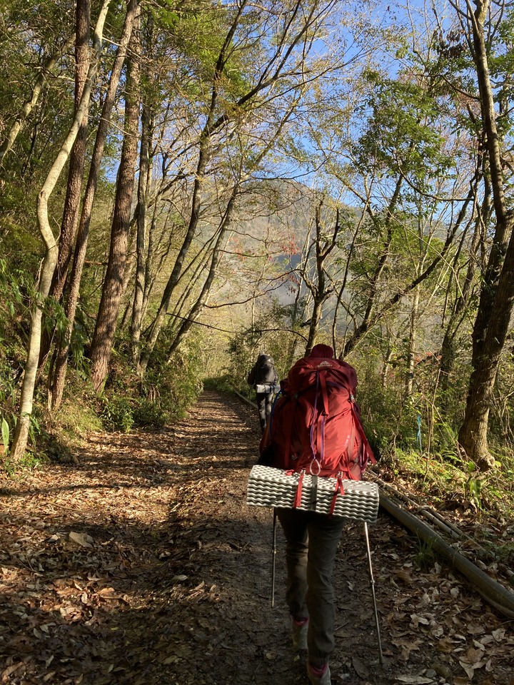 兩天一夜大劍山天梯在現場看真的會有驚嚇感