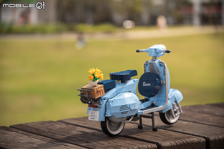 樂高 LEGO 10298 Vespa 125|忠於原貌的義式浪漫風情!