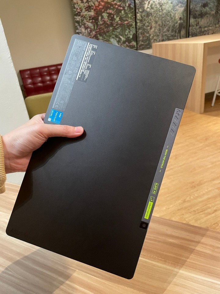 筆電、平板兩用的ASUS T3300開箱