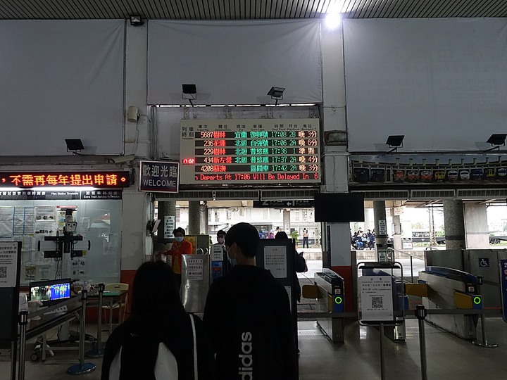 即將絕版之復興 5684次與5687次,200元來回北宜,速度不輸自強號 之 宜蘭鐵道行旅,外掛礁溪平價溫泉旅館與快炒