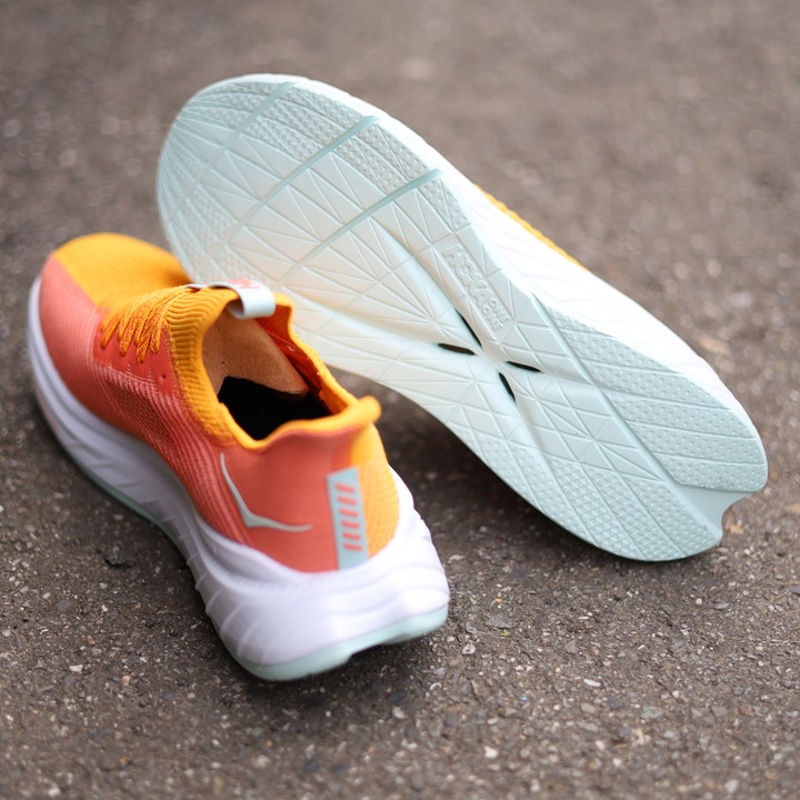 淺談開箱:頂級跑鞋 - HOKA Carbon X 3