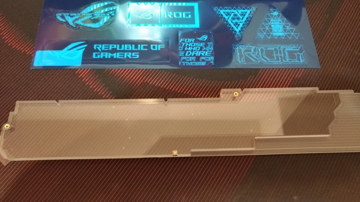 (簡單雙開箱)-ROG顯示卡支撐架