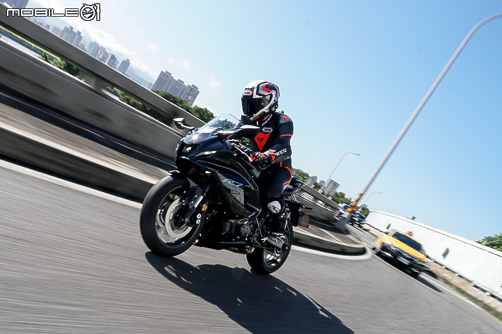 YAMAHA YZF-R7 試駕|正統賽道騎乘設定 雙缸也能有樂趣