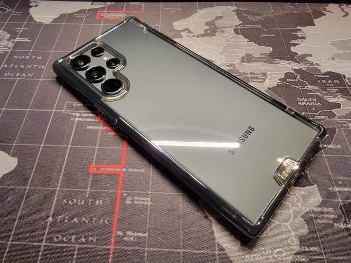 【分享文】S22 Ultra Hoda 晶石殼(透黑) + UV滿版玻璃貼 + Hoda藍寶石鏡頭貼