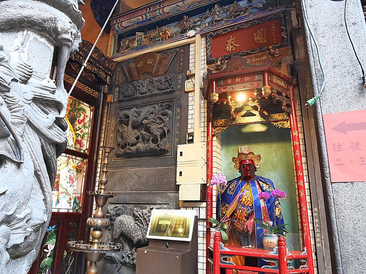艋舺青山宮、朝北醫院、艋舺清水巖、萬華區史展示中心 — 艋舺市街散步之二