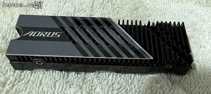 Gen4 下殺第一槍 AORUS NVMe Gen4 7000S 開箱