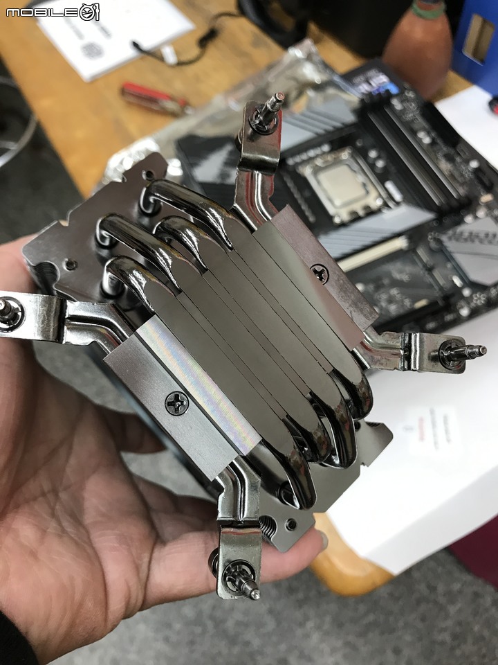 點我看大圖 技嘉Z690M AORUS ELITE DDR4 滿滿的Gen4SSD 3插槽 雞排主機板 簡單開箱