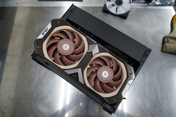 LIAN LI 聯力 A4-H2O 迷你 ITX 機殼 魔術大空間