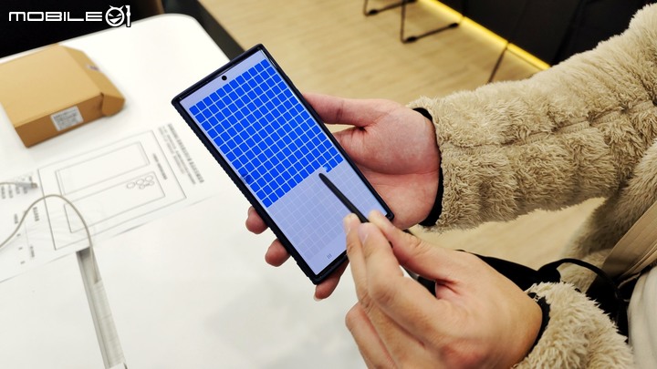 Samsung S22 Ultra UV膠玻璃貼 – ZEELOT 玻璃貼安裝實測，指紋辨識快速、螢幕順滑