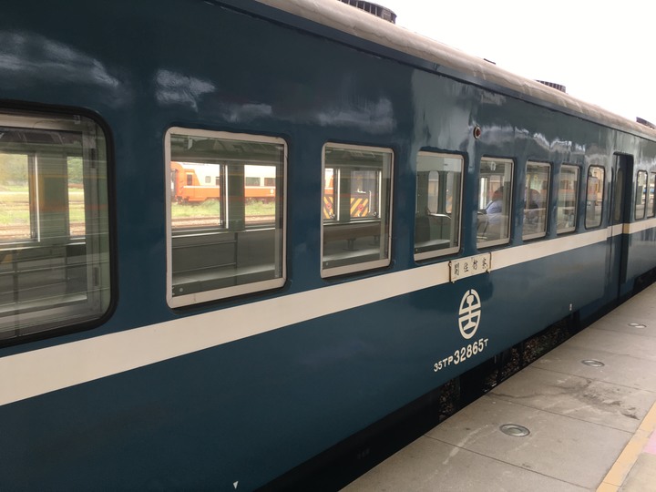 藍皮解憂號觀光列車(台東-枋寮)騎遊金崙