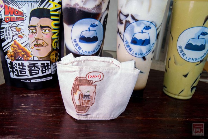 【臺南美食】另類飲料店|沒有店員及菜單|有毛茸茸貓掌幫你送飲料陪猜拳|仙草凍飲|OREO仙草凍鮮奶~伴君耘_仙草洞