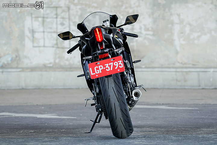 YAMAHA YZF-R7 試駕｜正統賽道騎乘設定 雙缸也能有樂趣