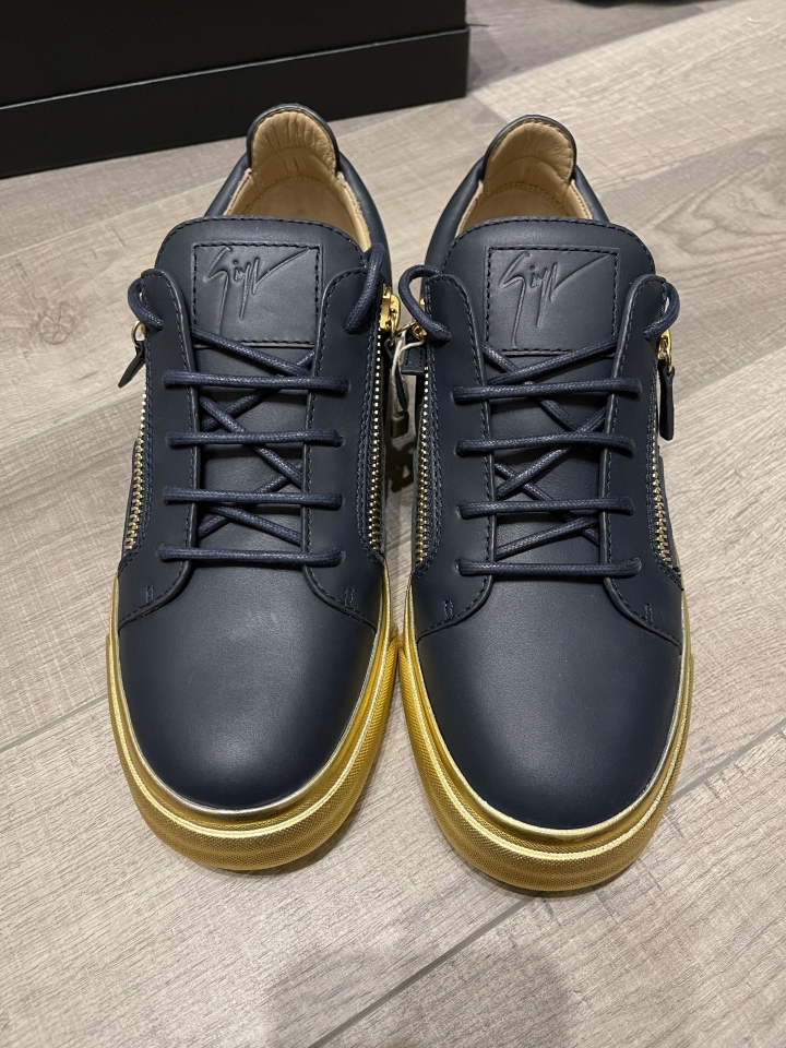 「開箱」Giuseppe Zanotti 黃金大底休閒鞋 & Dsquared2 羊毛開襟毛衣