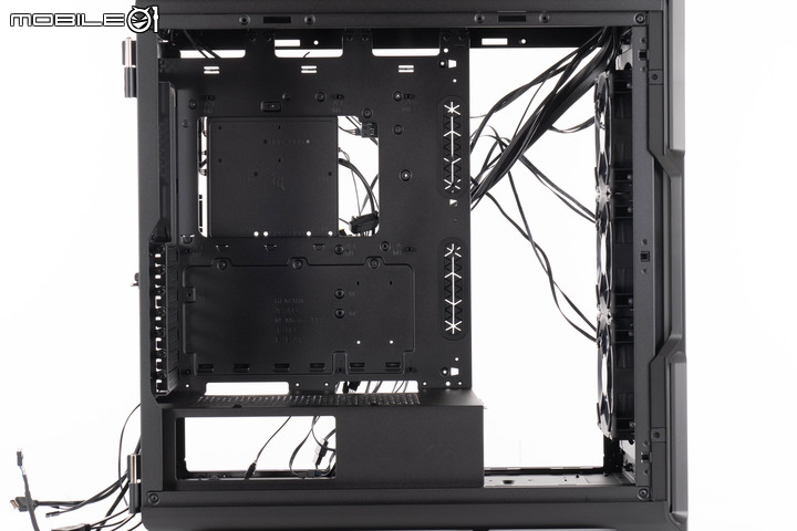 CORSAIR iCUE 5000T RGB 機殼開箱實裝 以滿滿燈效設計打造個人絢爛風格