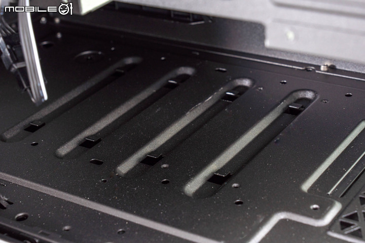 CORSAIR iCUE 5000T RGB 機殼開箱實裝 以滿滿燈效設計打造個人絢爛風格