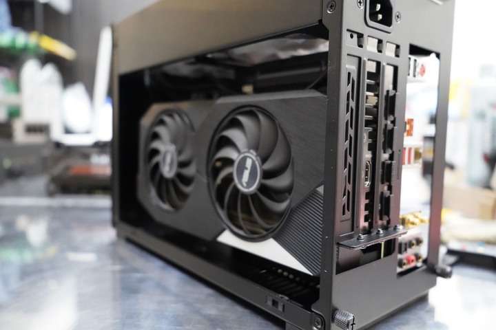 LIAN LI 聯力 A4-H2O 迷你 ITX 機殼 魔術大空間