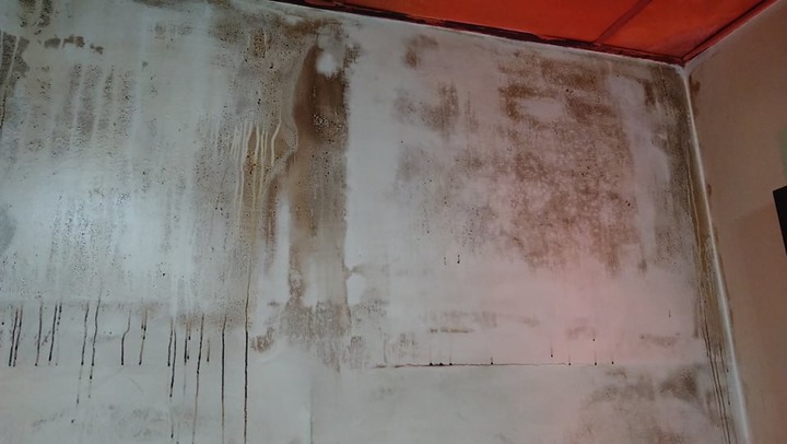 租屋房客燒香燻黑裝潢與油漆牆面，請教修繕方法與續約條件