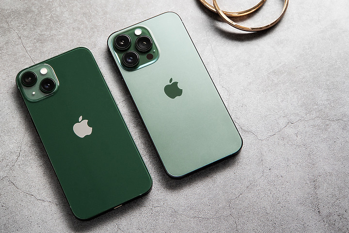 松嶺青iPhone 13 Pro + 新綠iPhone 13動眼看 很自然 彷彿聞到芬多精(吸氣~)