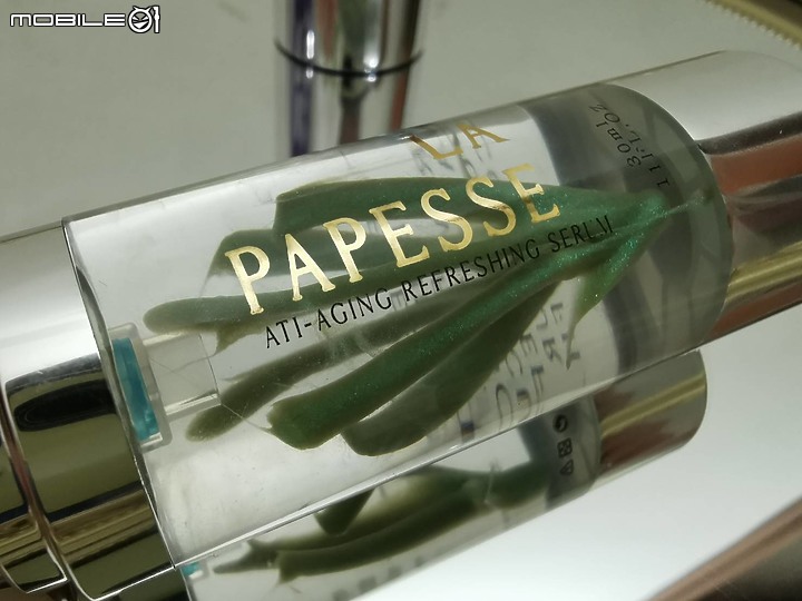 點我看大圖 入手了一款開運擦在臉上的保養品LAPAPESSE萊蓓詩轉運重生菁華還真的是蠻神奇的