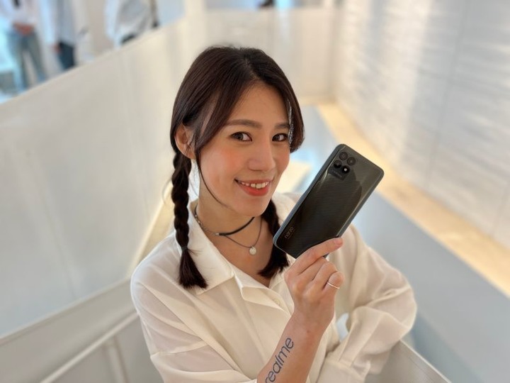 真的可以拿鉛筆寫！realme首創「紙手機」GT2 Pro開箱