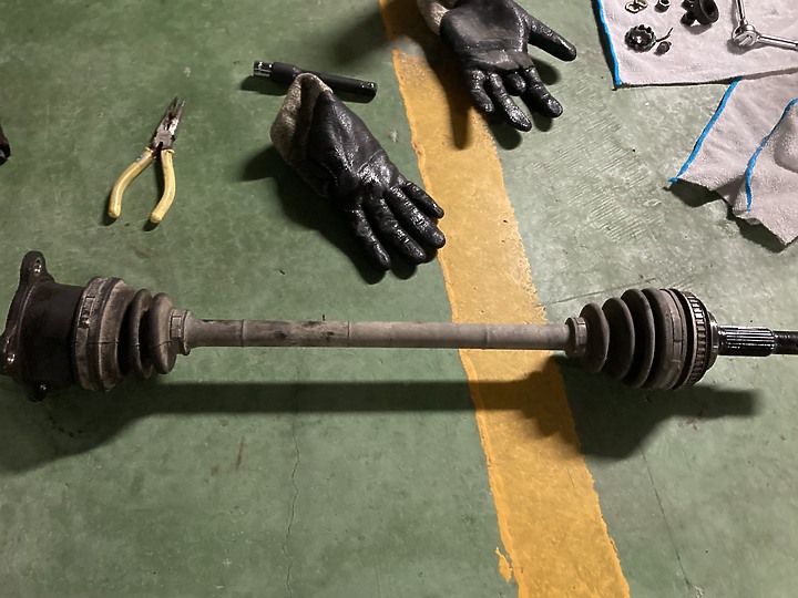 教學文:第一代RAV4 後傳動軸防塵套更換