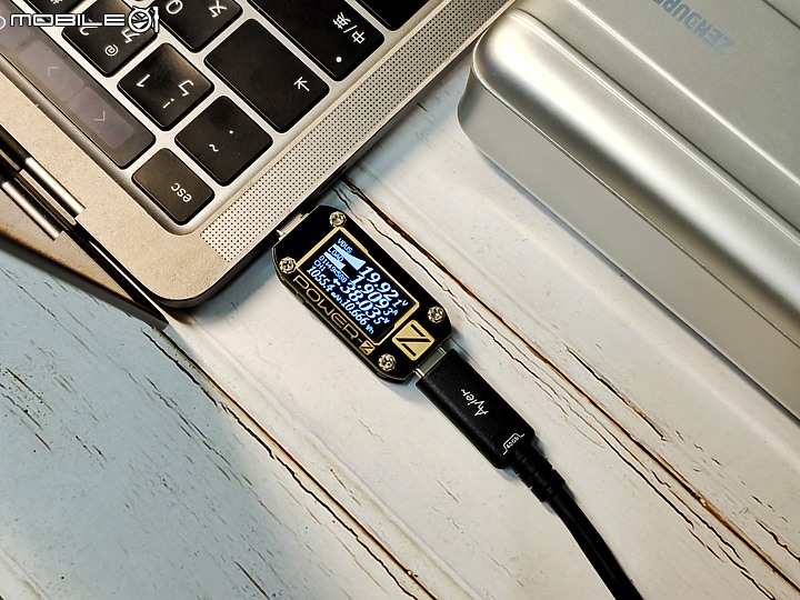 「 Mac配件 」Avier CLASSIC USB4 傳輸線開箱實測 – 高速傳輸、百瓦充電、還支援影像傳輸