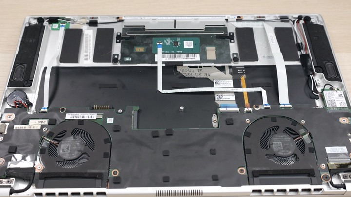 電競品牌走入時尚輕薄生活 XPG XENIA Xe，與 Intel 聯手打造長效筆電