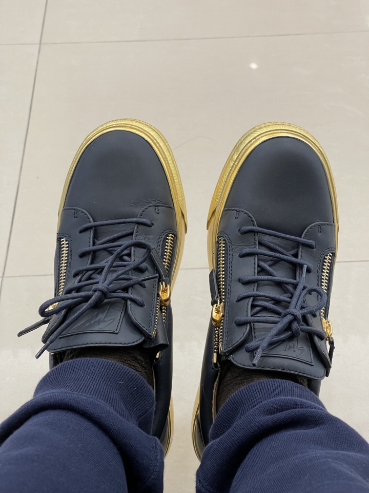 「開箱」Giuseppe Zanotti 黃金大底休閒鞋 & Dsquared2 羊毛開襟毛衣