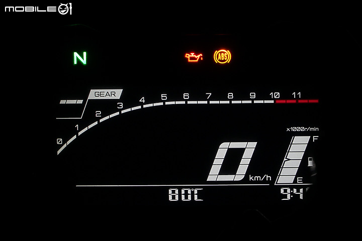 YAMAHA YZF-R7 試駕｜正統賽道騎乘設定 雙缸也能有樂趣