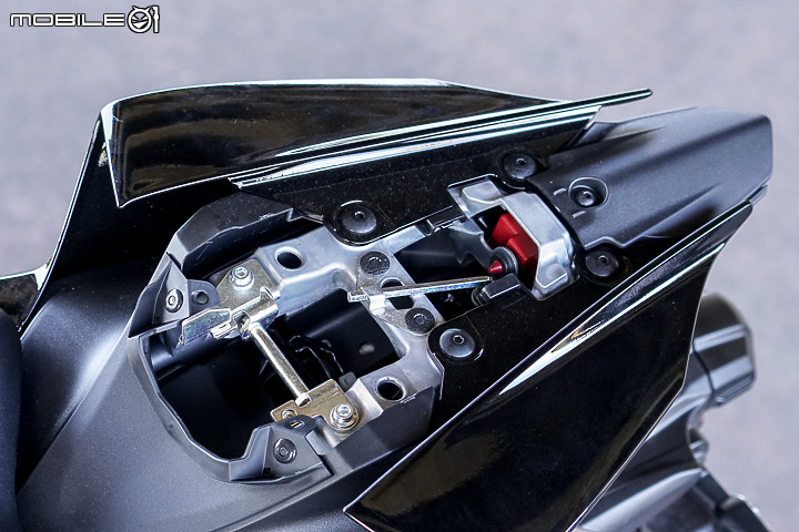 YAMAHA YZF-R7 試駕｜正統賽道騎乘設定 雙缸也能有樂趣