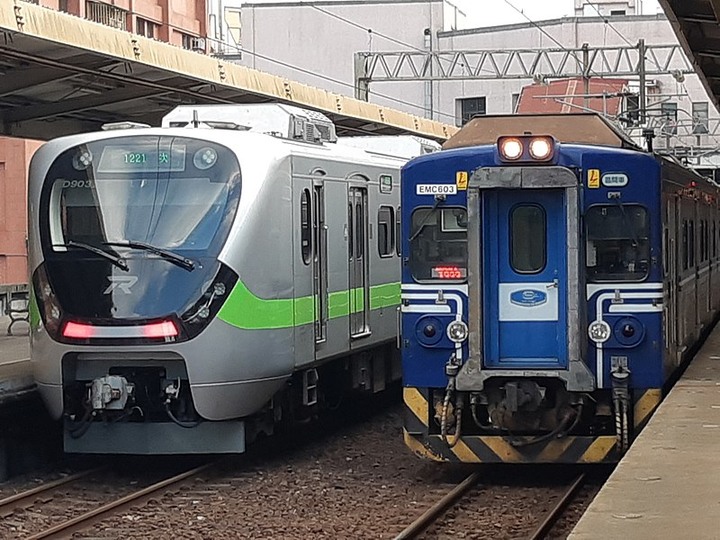 搭EMU900最美區間車-騎遊台東大武之旅