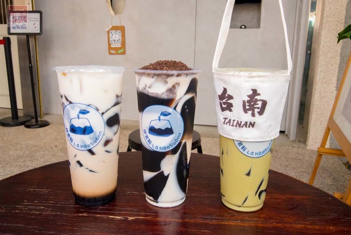 【臺南美食】另類飲料店|沒有店員及菜單|有毛茸茸貓掌幫你送飲料陪猜拳|仙草凍飲|OREO仙草凍鮮奶~伴君耘_仙草洞