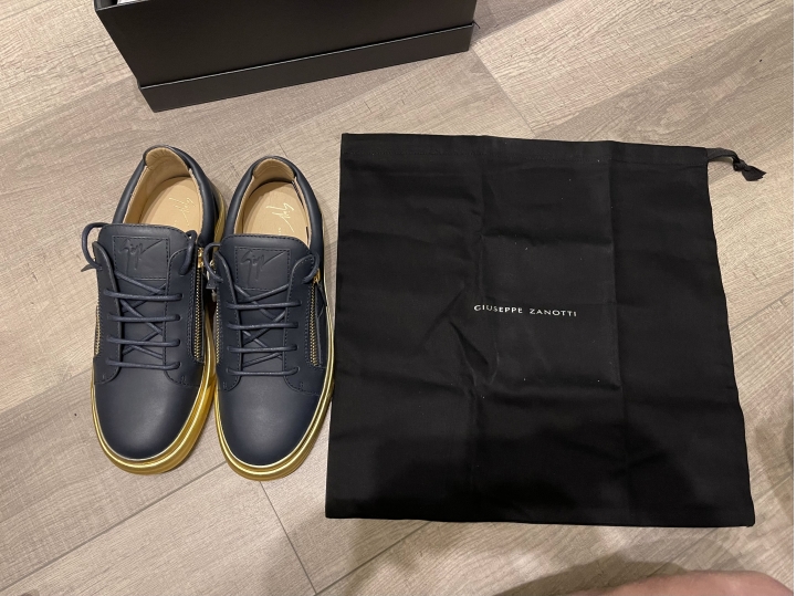 「開箱」Giuseppe Zanotti 黃金大底休閒鞋 & Dsquared2 羊毛開襟毛衣