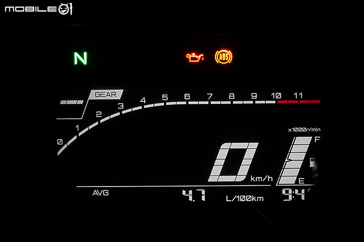 YAMAHA YZF-R7 試駕｜正統賽道騎乘設定 雙缸也能有樂趣