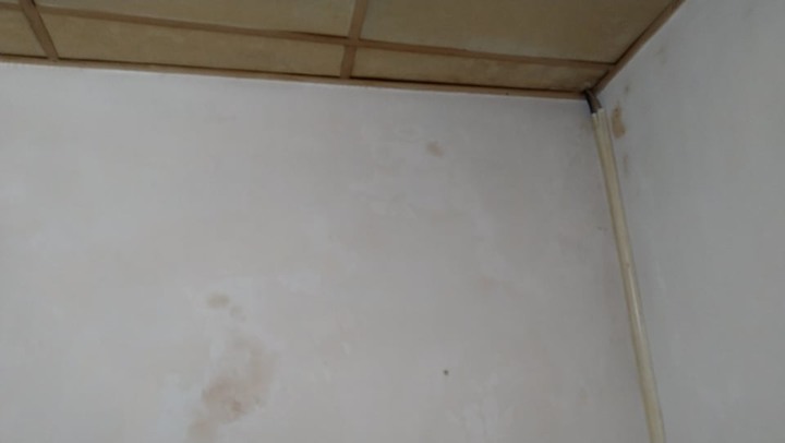 租屋房客燒香燻黑裝潢與油漆牆面，請教修繕方法與續約條件